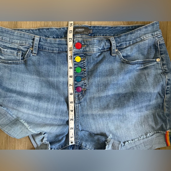 TORRID Rainbow Pride Exposed Button Fly Cuffed Shorts EUC - Picture 7 of 11